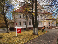 Начнем с себя: глава города продает здание администрации