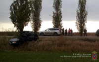 Под Волгоградом водитель врезался в дерево и погиб