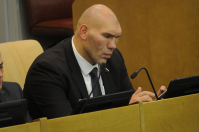 Депутаты на затяжных заседаниях займутся зарядкой