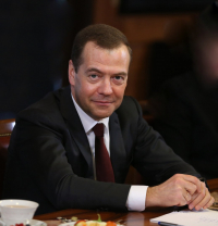 Рот на замок: Дмитрий Медведев ограничил чиновничьи аппетиты 
