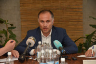 Суд идет, стройка стоит