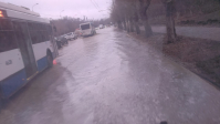  Воды по колено: на первой Продольной произошла крупная коммунальная авария