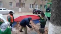 Волгоградских коммунальщиков накажут за использование российского триколора