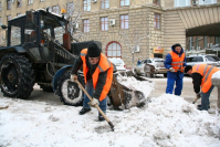 Волгоградцев просят не оставлять машины у обочин