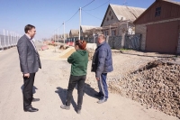 «Шумозащитные экраны не защищают от шума». В Гумраке вновь проинспектировали реконструкцию дороги 