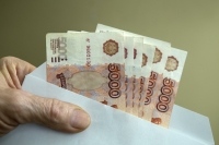 Треть россиян получают зарплату «в конверте»