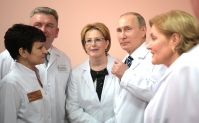 Непрививающих своих детей родителей минздрав будет бить рублем