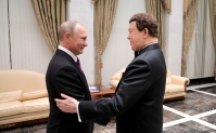 С юбилеем Владимира Путина поздравляют звезды России