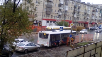 В Волгограде ДТП и «Концессии теплоснабжения» мешают движению транспорта