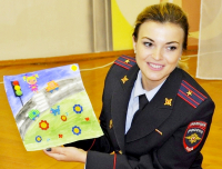 Сотрудники ГИБДД обучают детей безопасности на дорогах