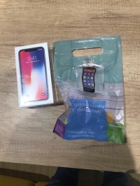 Первые обладатели iPhone X продают их в тридорога