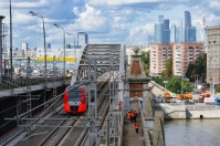 Из-за непогоды на провод контактной сети МЦК упало дерево