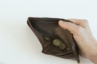 Почти 70% россиян не считают свою зарплату достойной