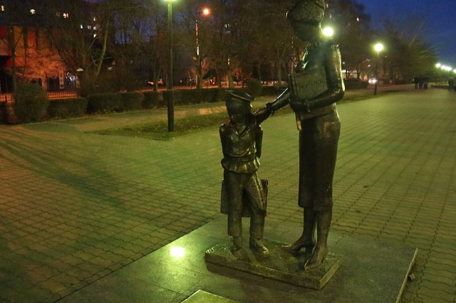 Памятник первой учительнице