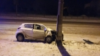 Пьяная автоледи врезалась в столб на второй продольной