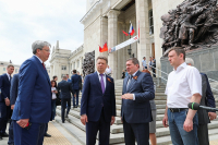 В Волгограде Максим Соколов осмотрел железнодорожный вокзал в Волгограде