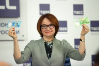 Продавцов, не принимающих новые деньги, пообещали наказывать