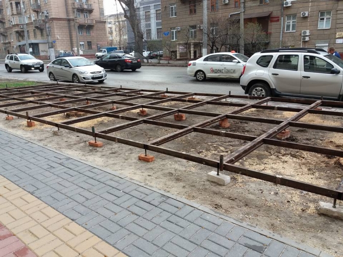 «Волгоградзеленхоз» вырубил деревья в центре города