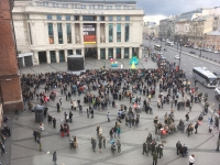 Волна анонимных звонов о взрывах в ТРЦ докатилась до Санкт-Петербурга