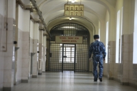  Мать под Волгоградом запирала маленькую дочь в стиральной машине и запрещала есть