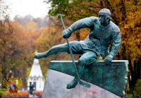 памятник Валерию Харламову