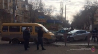 В Волгограде автоледи на иномарке устроила тройное ДТП