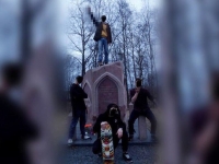 В Карелии на 100 рублей оштрафовали родителей подростков, осквернивших памятник ВОВ
