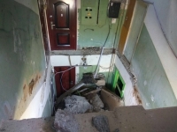В жилом доме вниз рухнул лестничный пролет