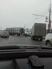 В Волгограде фура парализовала движение рядом с Мамаевым Курганом