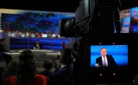 После вопроса Путину на школьника «свалился» золотой смартфон