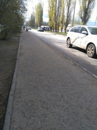 На юге Волгограда маршрутка с людьми протаранила дерево