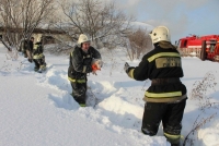 Пожарные тушили огонь в свинарнике
