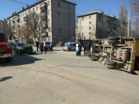 На юге Волгограда перевернулась пассажирская маршрутка