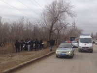 В Советском районе Волгограда иномарка врезалась в дерево и вылетела в кювет