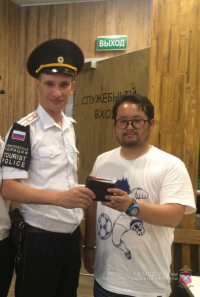 В Волгограде к туристу из Японии вернулся потерянный кошелек