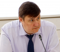 Депутаты посмеялись над пришедшим на костылях отстаивать пенсионную реформу коллегой