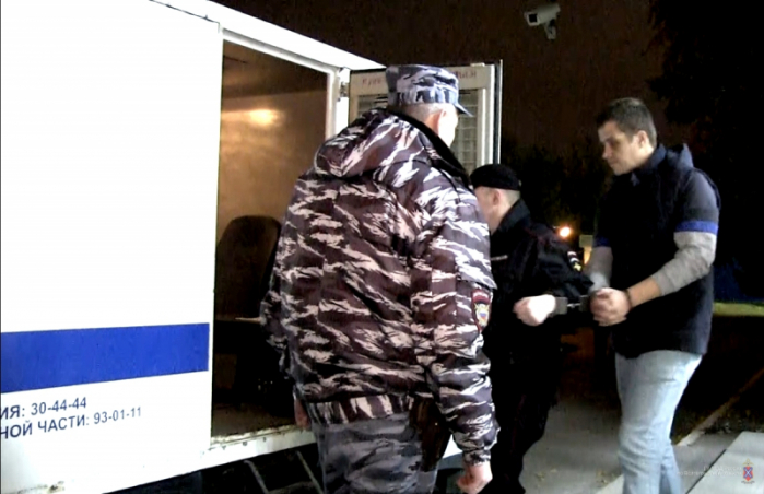 Две супружеские пары в Волгограде угнали автомобиль