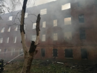 В Тракторозаводском районе сгорело старое общежитие