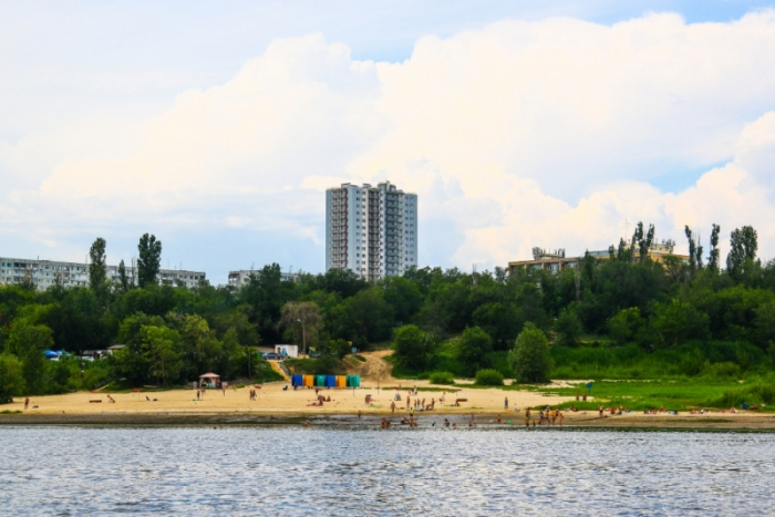 Купающихся в неположенном месте волгоградцев от жары и утопления спасет листовка МЧС