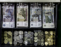 «Преступление века»: двое волгоградцев украли деньги в одном продуктовом магазине и потратили их в другом