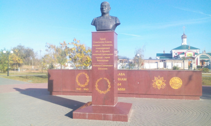 Памятник генералу Шумилову погряз в птичьем помёте из-за добрых горожан