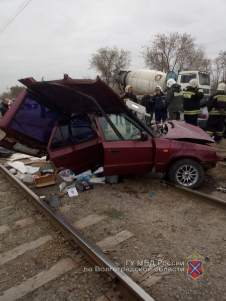 Три человека госпитализированы после утренней аварии в Волжском