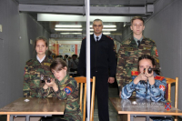 Камышинским школьникам дали в руки винтовки