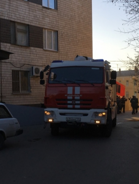 Пожар в областной больнице в Волгограде выгнал на улицу 500 человек