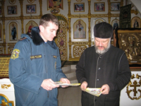 Сотрудники МЧС проверяют пожарную безопасность в храмах