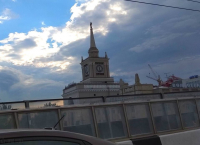 Город-импотент встречает гостей часами на здании жд-вокзала «на полшестого»