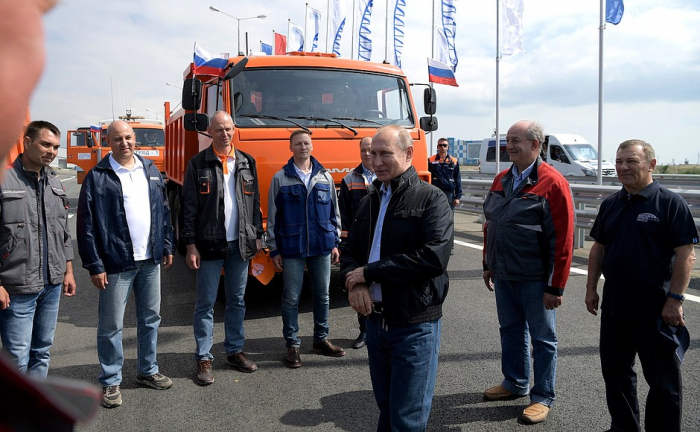 В Крыму состоялось открытие движение по автодорожной части моста