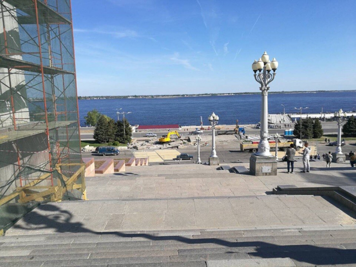На Набережной Волгограда разрушили бетонную сцену