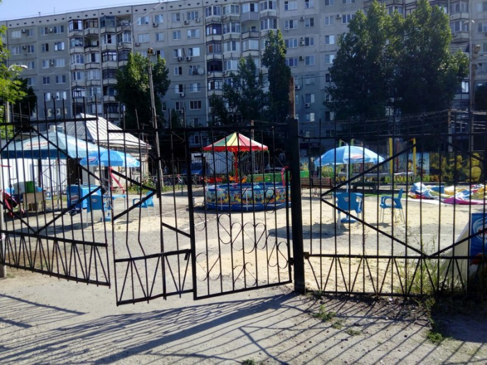 Жители Дзержинского района возмущены процветанием незаконной уличной торговли
