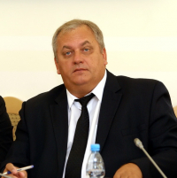 Один из кандидатов в губернаторы уступил дорогу Бочарову